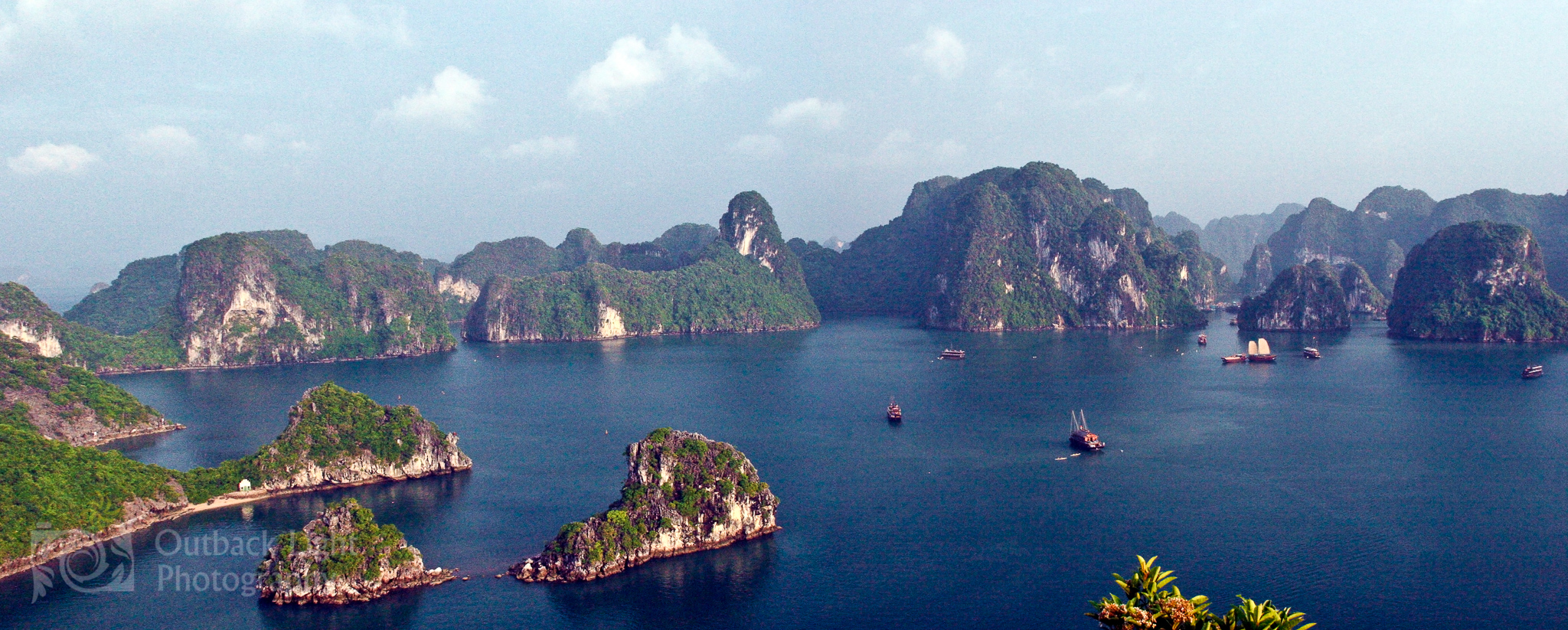 Stew and Tinas Honeymoon D1 Sept Oct 2006 Halong Bay Pano3